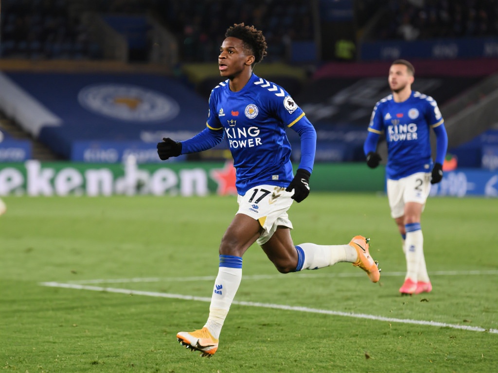 金京元将领衔中国裁判组执裁男子U17亚洲杯半决赛盛况